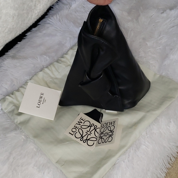 📣Loewe 🚨PRICE DROP🚨 RARE Black Bolso Triangle📣 - Picture 2 of 13